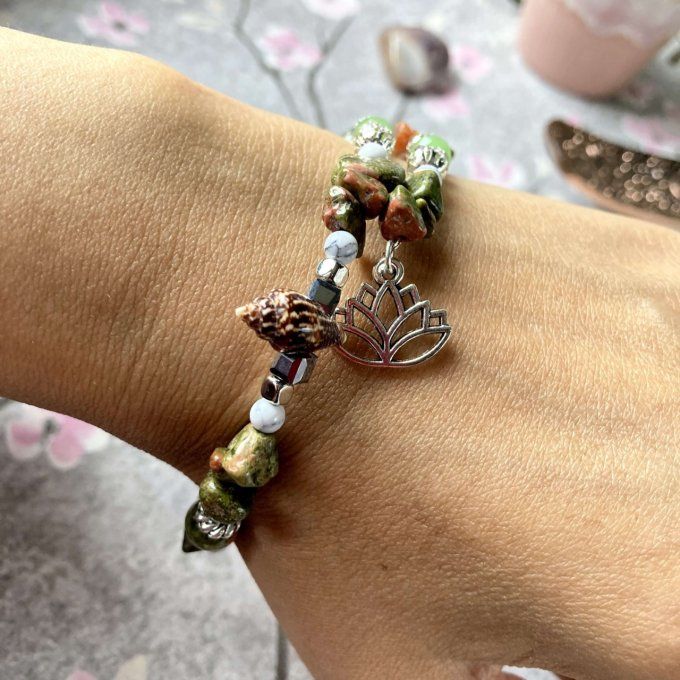 Bracelet Jonc en Unakite, perles, coquillages, breloques lotus & éléphant 
