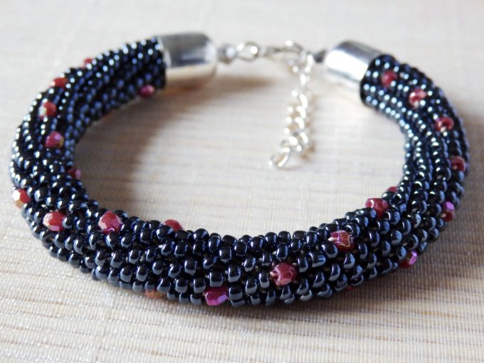 Bracelet rocailles noir hématite et toupies rouges, spirale russe
