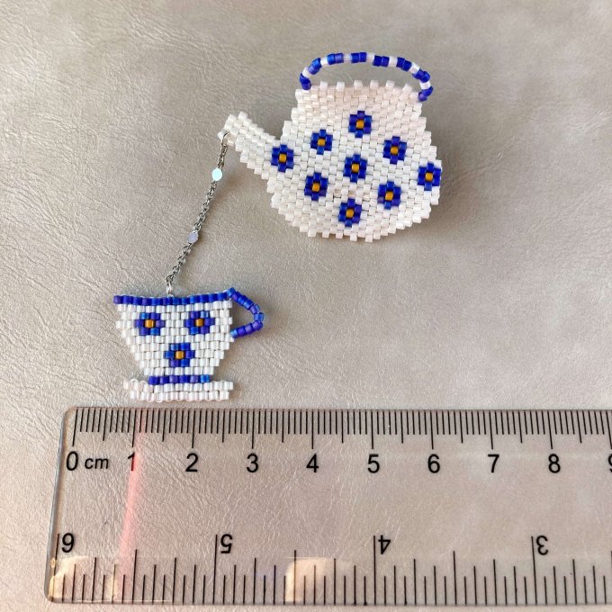 Broche théière anglaise en perles Miyuki - Théière et tasse fleuries