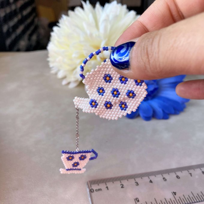 Broche théière anglaise en perles Miyuki - Théière et tasse fleuries