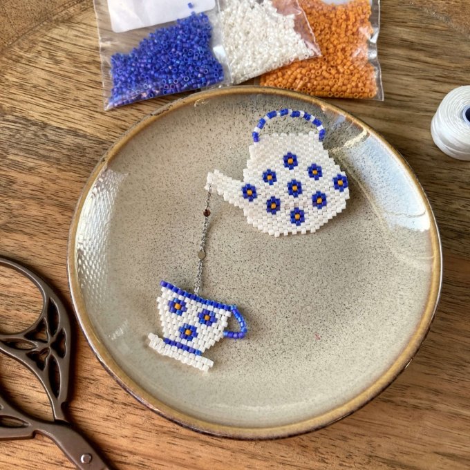 Broche théière anglaise en perles Miyuki - Théière et tasse fleuries
