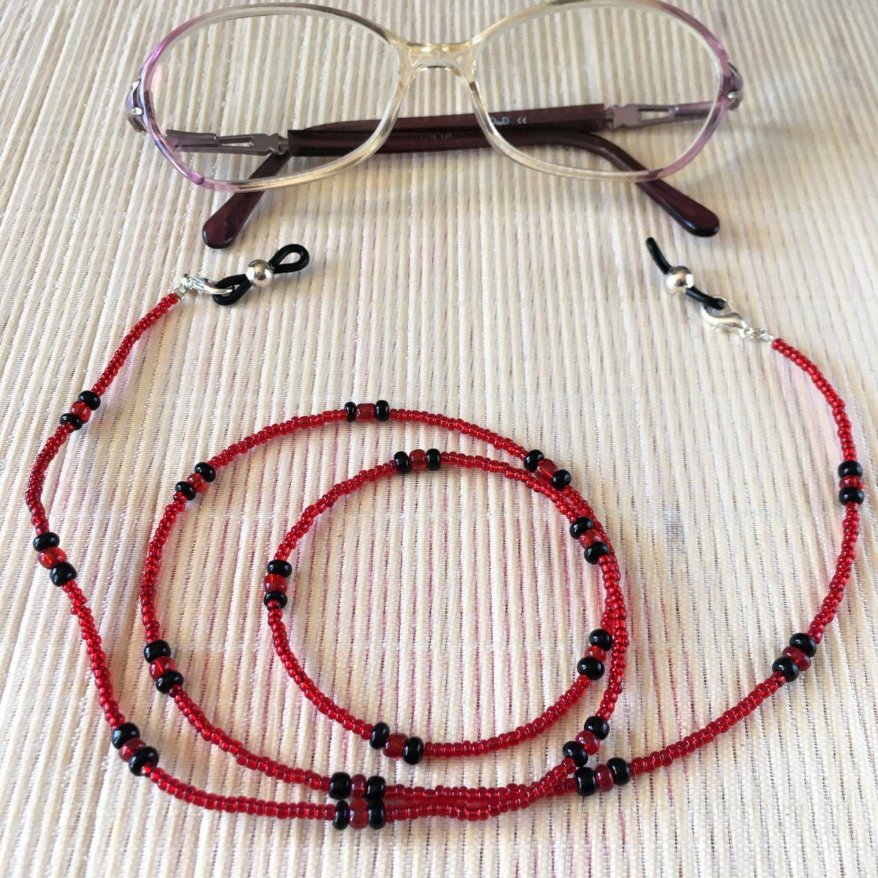 Cordon lunettes / chaîne masque / collier / bracelet, rouge, noir, doré