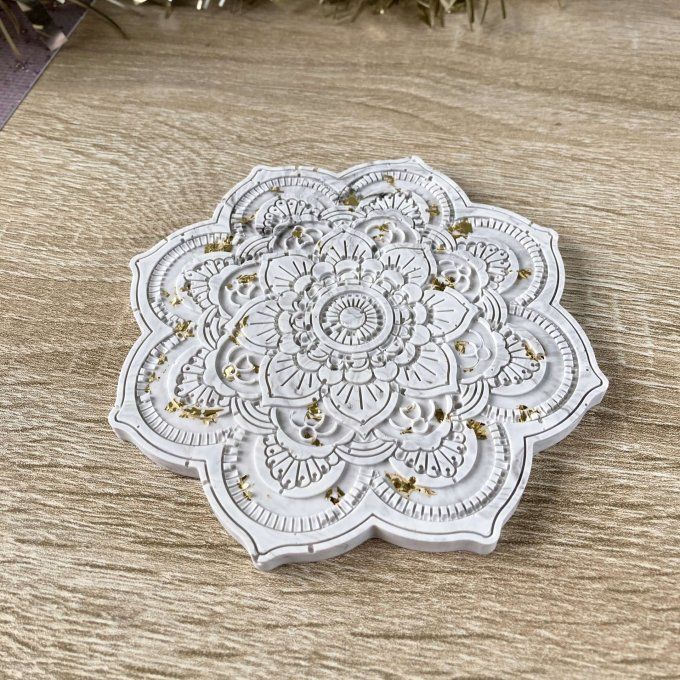 Coffret cadeau – Coupelle mandala grise et dorée, bracelet jonc et boucles d'oreilles Lune