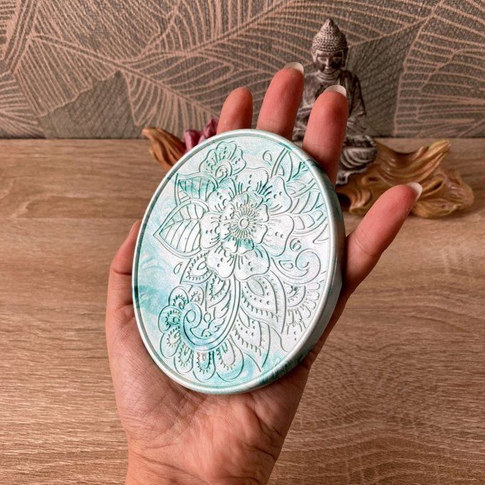 Coffret cadeau – Coupelle ronde vert menthe nacrée et argentée, bracelet jonc et boucles d’oreilles