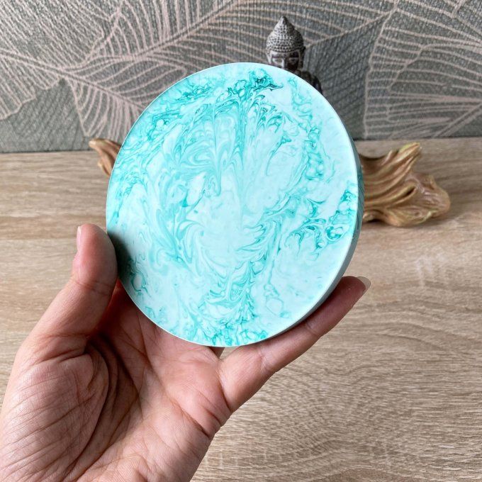 Coffret cadeau – Coupelle ronde vert menthe nacrée et argentée, bracelet jonc et boucles d’oreilles