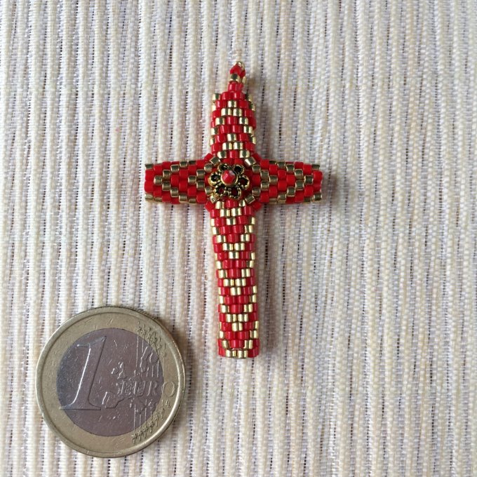 Pendentif Croix tissée en perles Miyuki rouge et doré