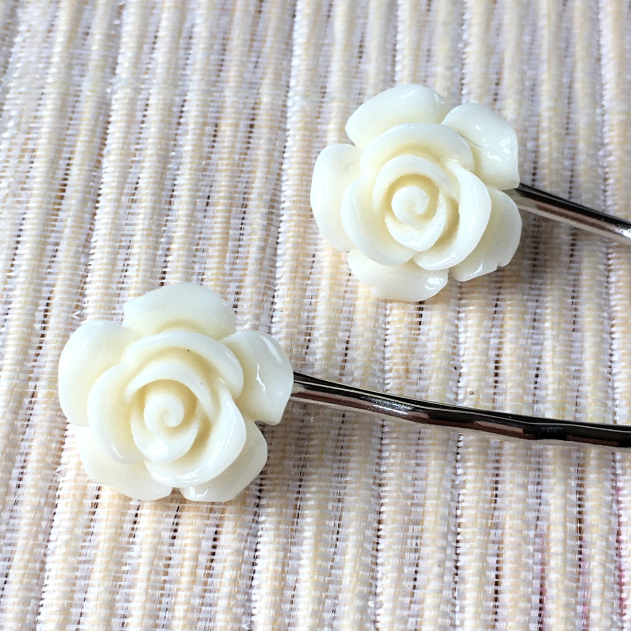 Epingle à cheveux, bobby pin, fleur rose beige