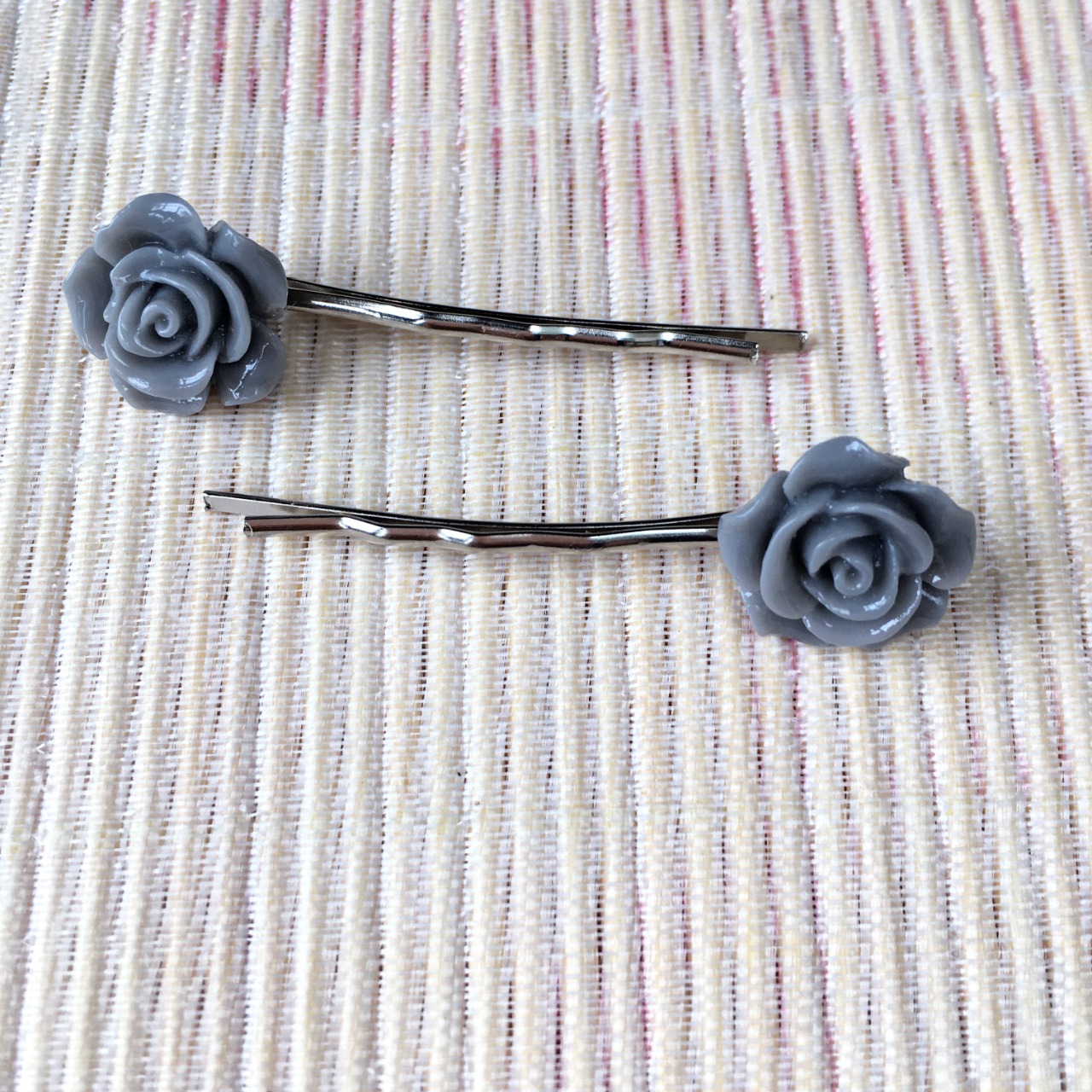 Epingles à cheveux, bobby pin, fleur rose gris souris
