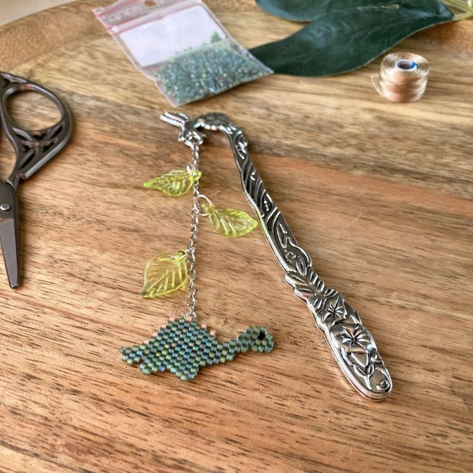 Marque-page dinosaure en perles Miyuki – Petit diplodocus
