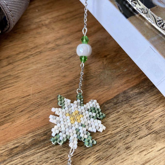 Marque page fleur edelweiss, en tissage Miyuki