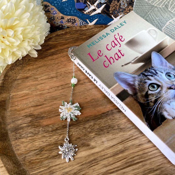 Marque page fleur edelweiss, en tissage Miyuki