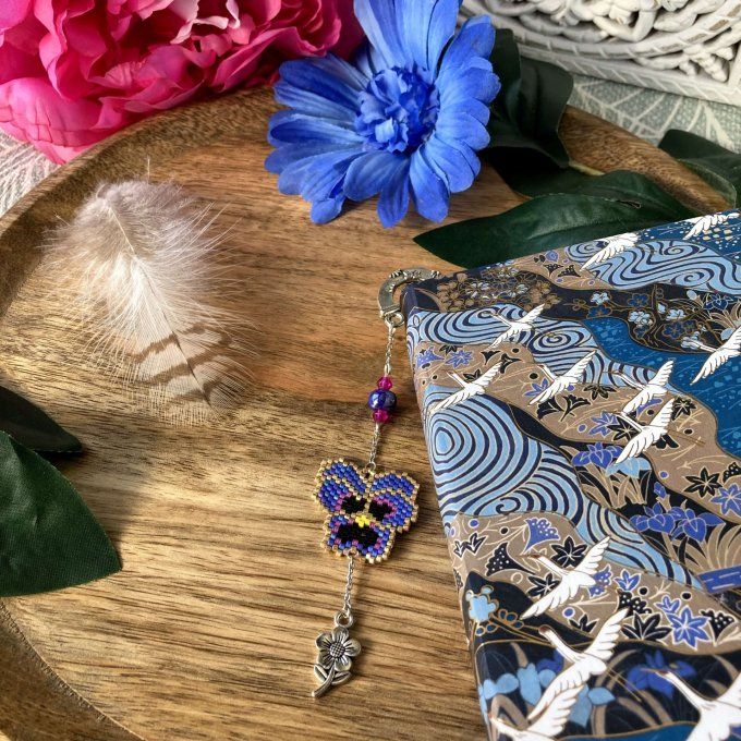 Marque page fleur de pensée, tissage de perles Miyuki