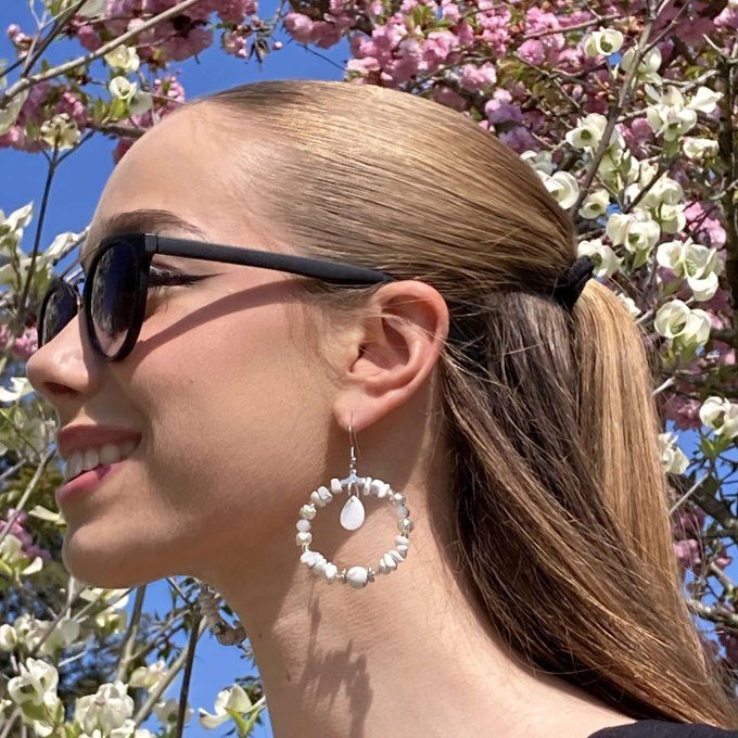 Boucles d'oreilles créoles en Howlite