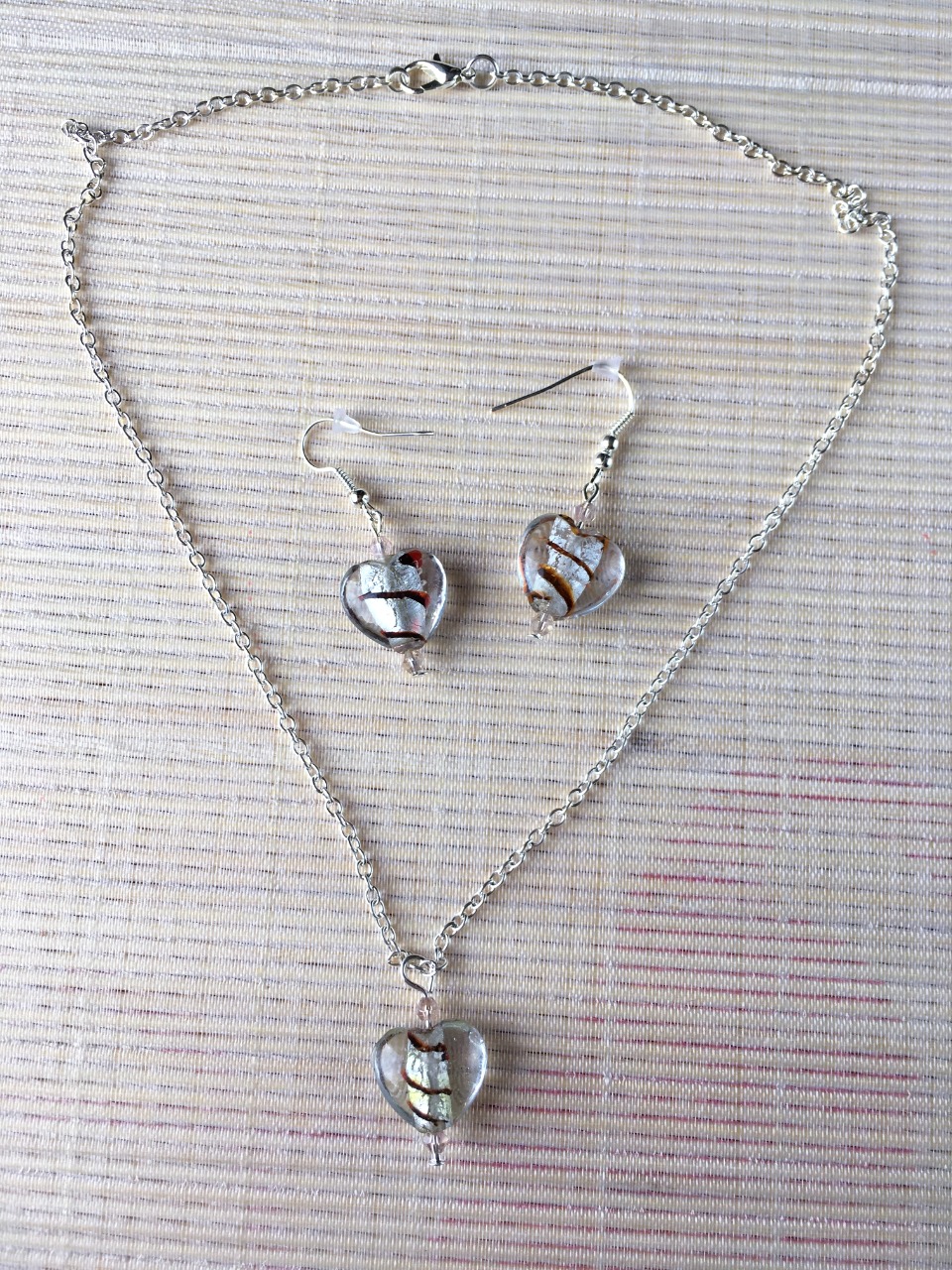 Parure, collier & boucles d'oreilles cœur verre, argenté & marron