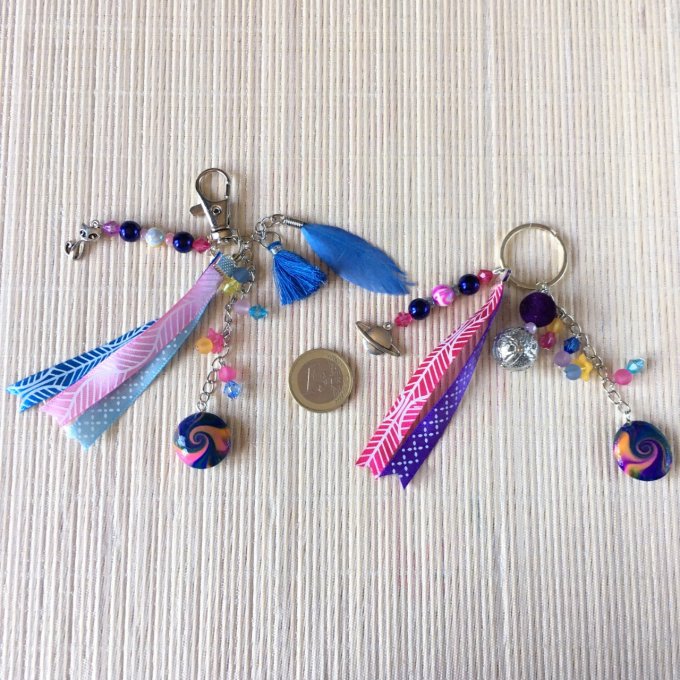 Porte-clefs / bijou de sac, rose, bleu violet