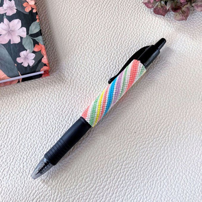 Stylo rechargeable beige et couleurs fluos, en perles Miyuki 