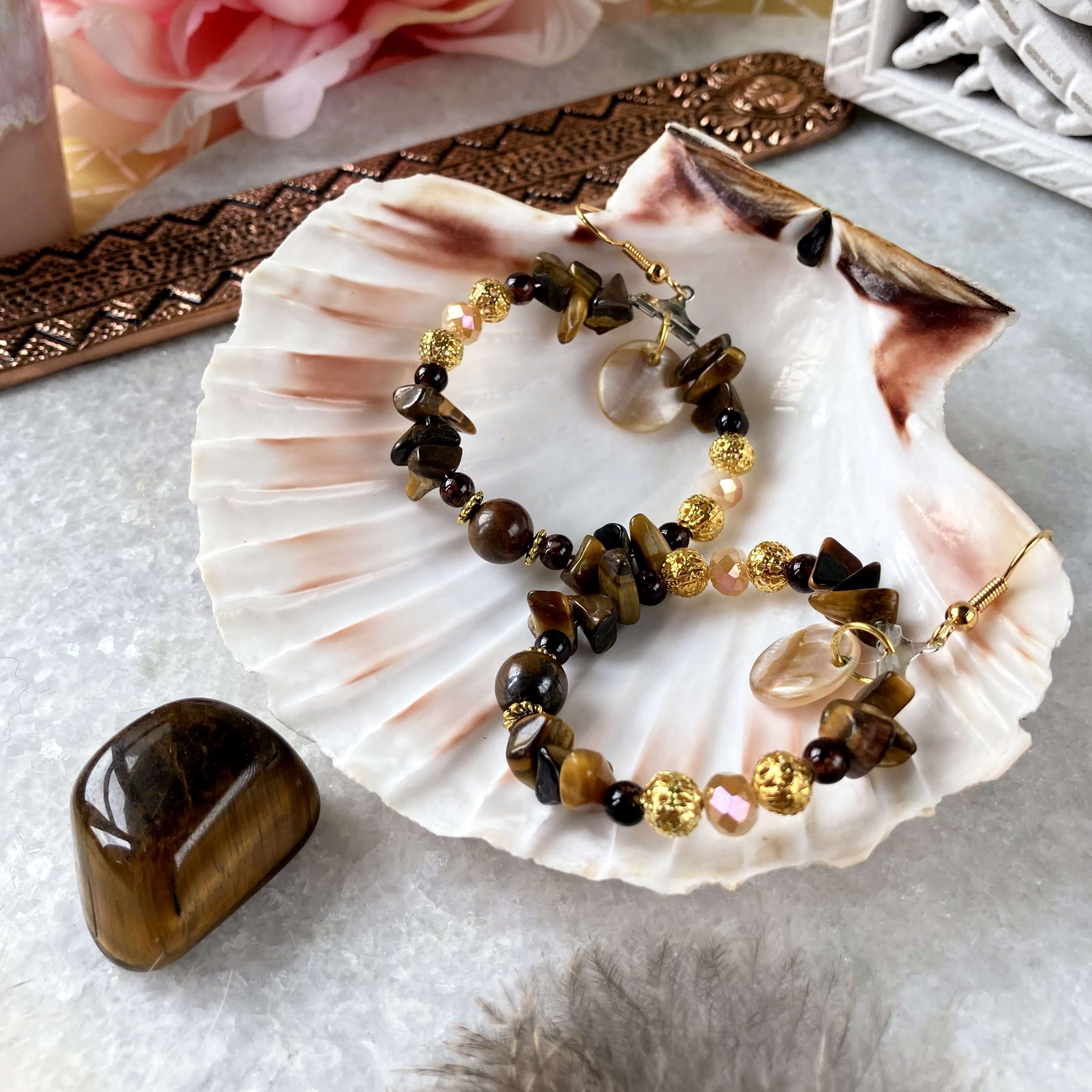 boucles d'oreilles créoles en oeil de tigre, bijou fantaisie, création artisanale