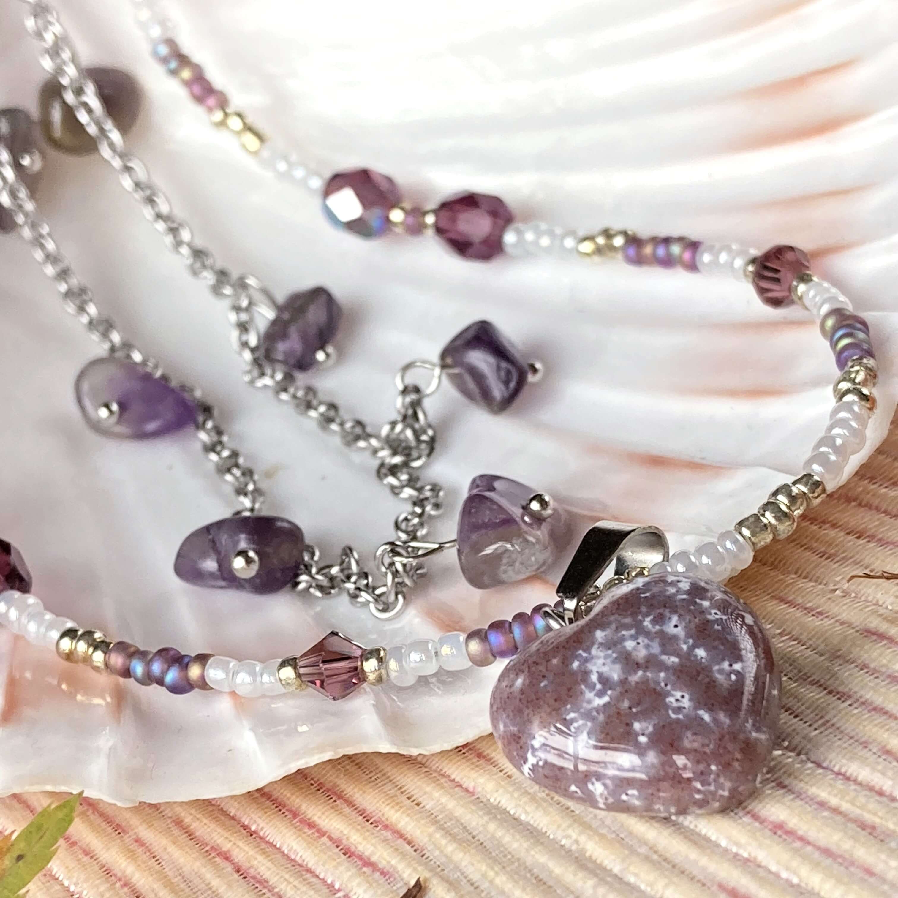 Collier artisanal en pierres naturelles